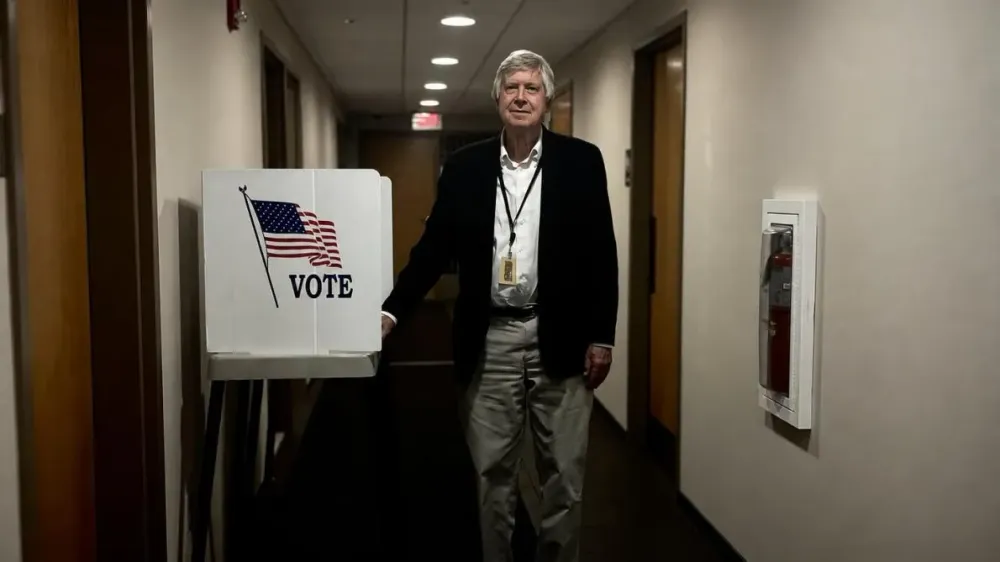 lake-6fd7bbe2-4775-4d96-9b55-1cb362a15f7d-0.webp
